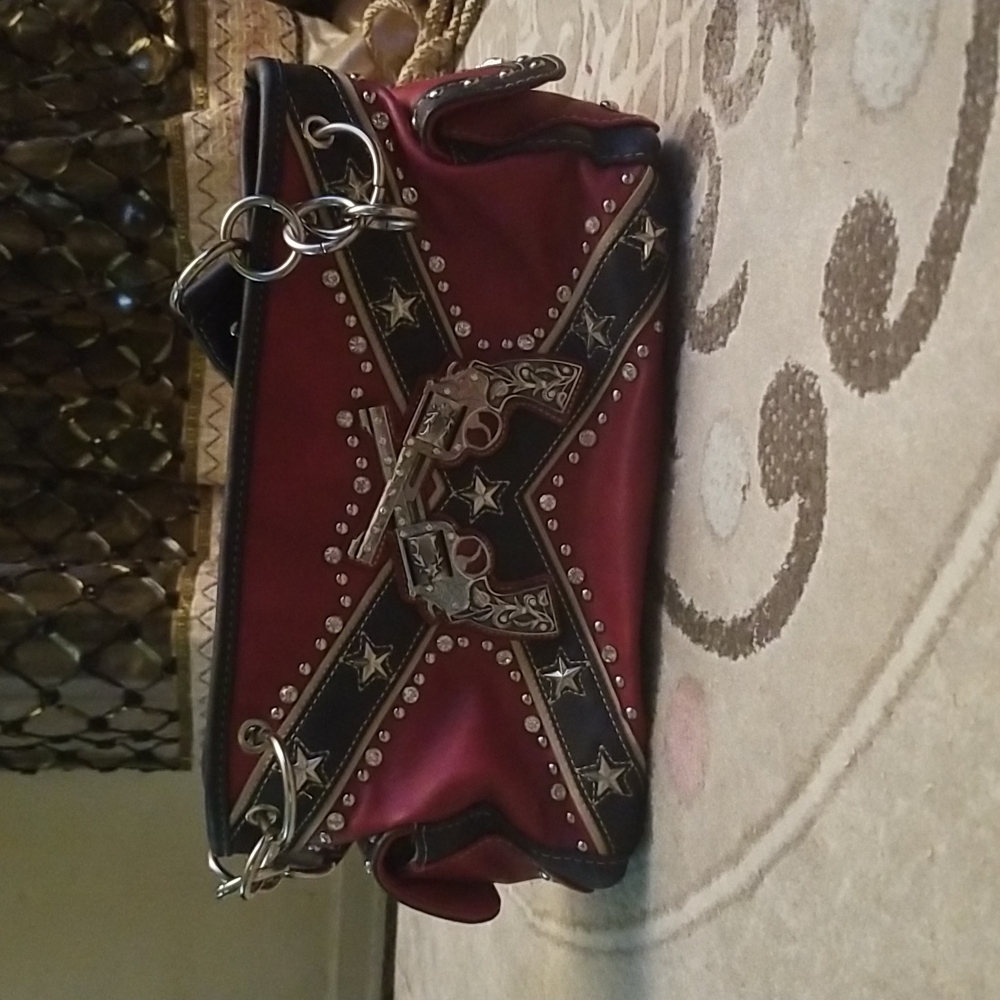 I'm selling this bag because I've used it enough for me to sell it